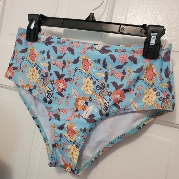 NWT Floral Print 2 Piece Swimsuit Size Large Brand unknown - Picture 4 of 11
